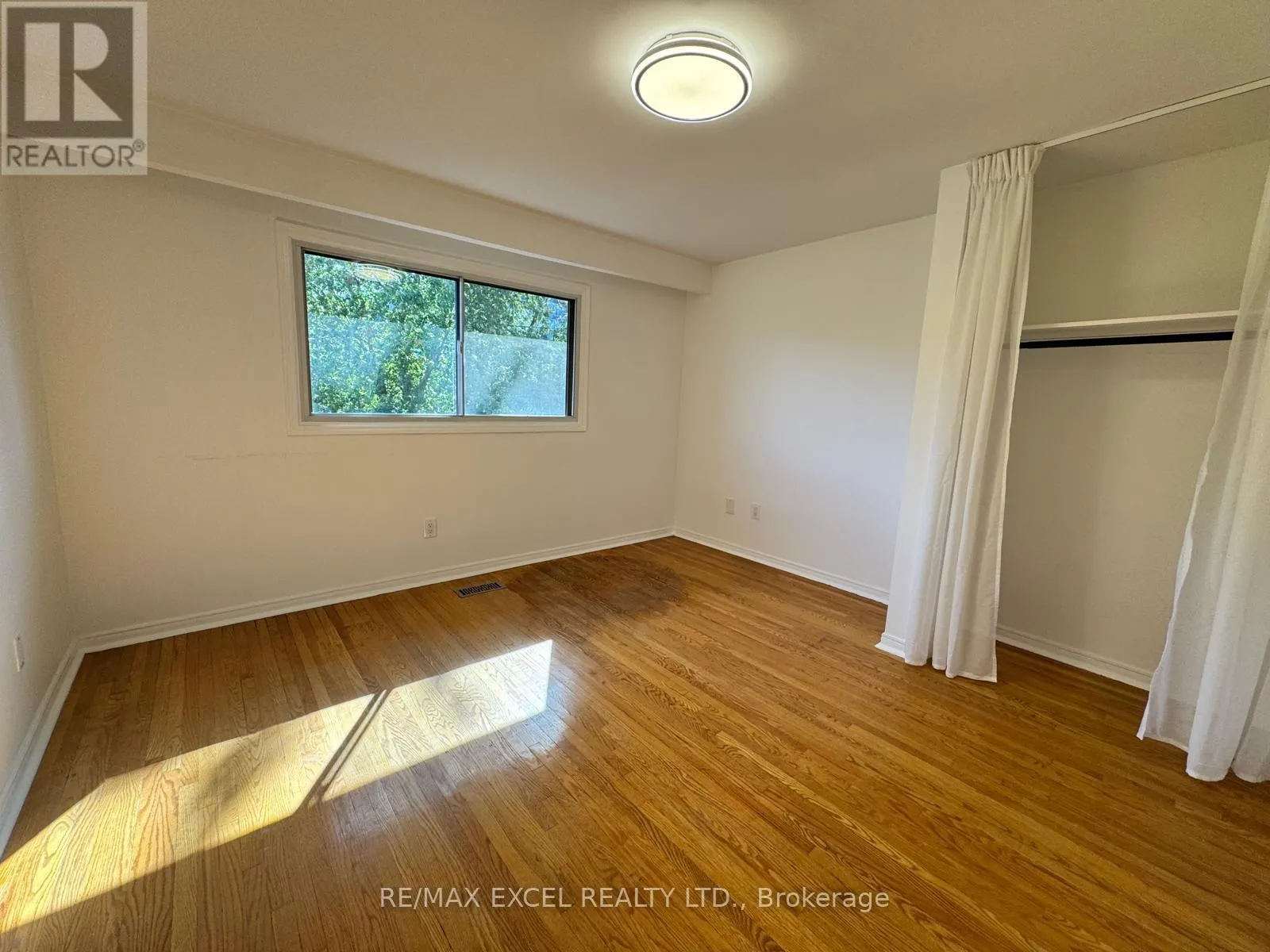 UPPER (UNIT A) - 53 HICKORYNUT DRIVE