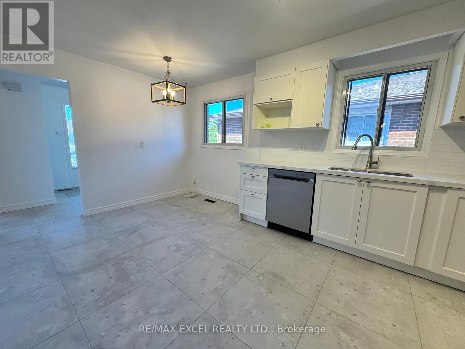UPPER (UNIT A) - 53 HICKORYNUT DRIVE