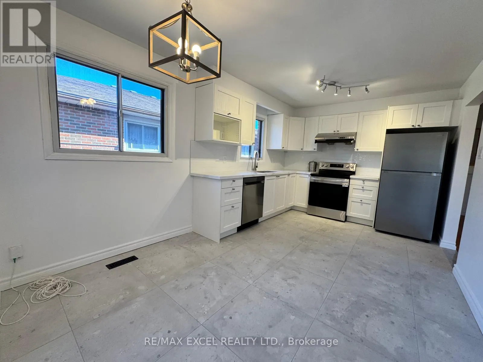 UPPER (UNIT A) - 53 HICKORYNUT DRIVE
