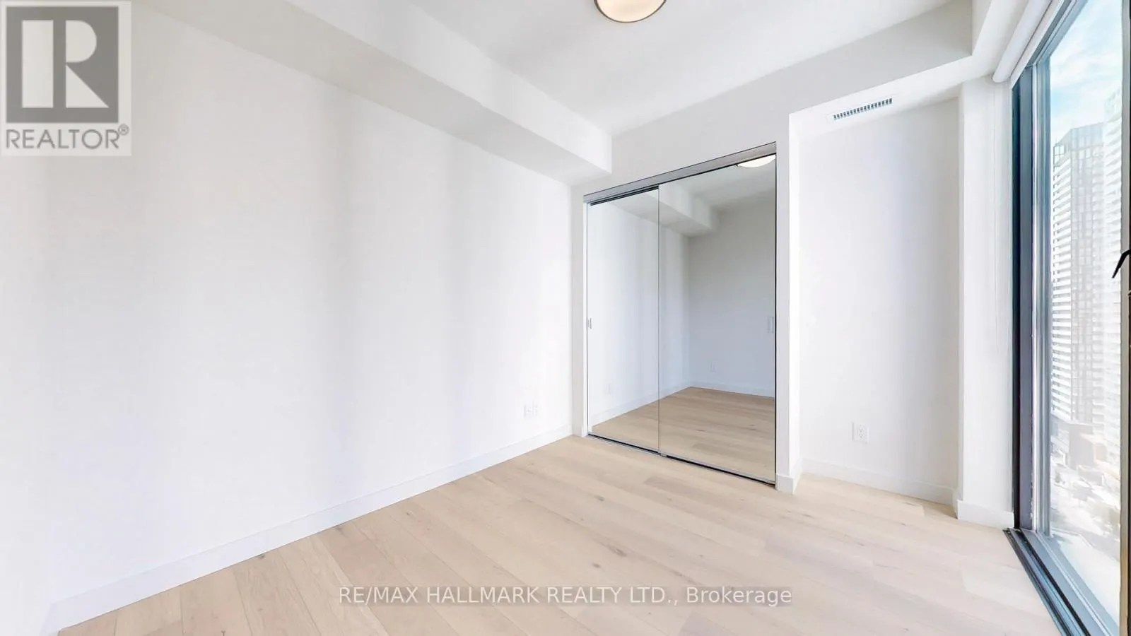 1704 - 81 WELLESLEY STREET E