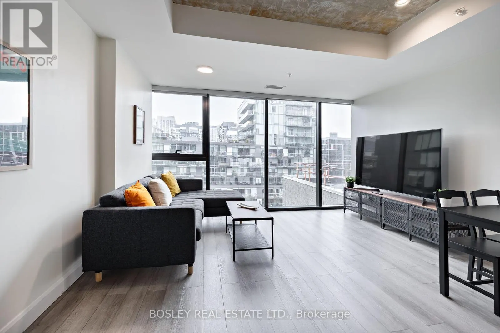816 - 629 KING STREET W