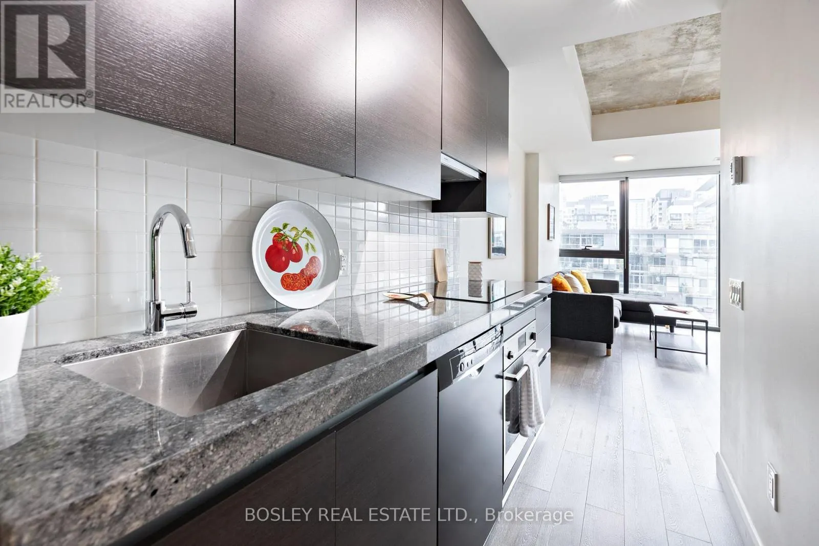 816 - 629 KING STREET W