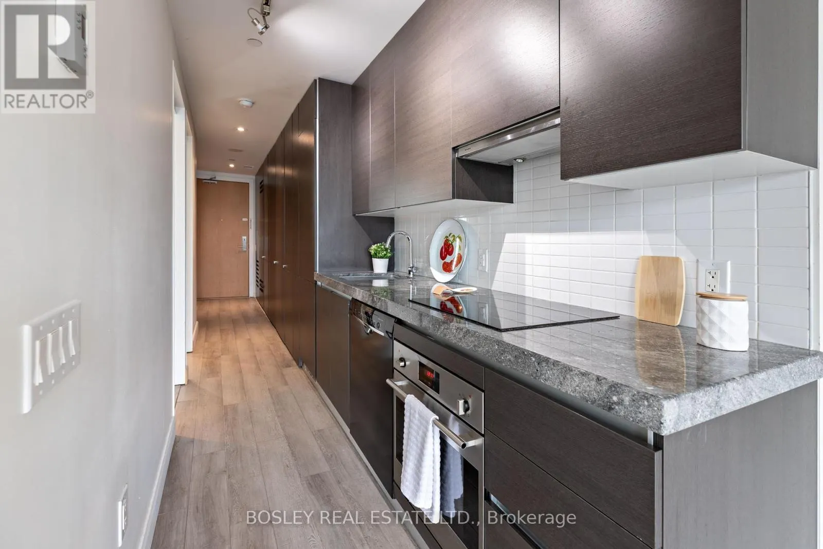 816 - 629 KING STREET W