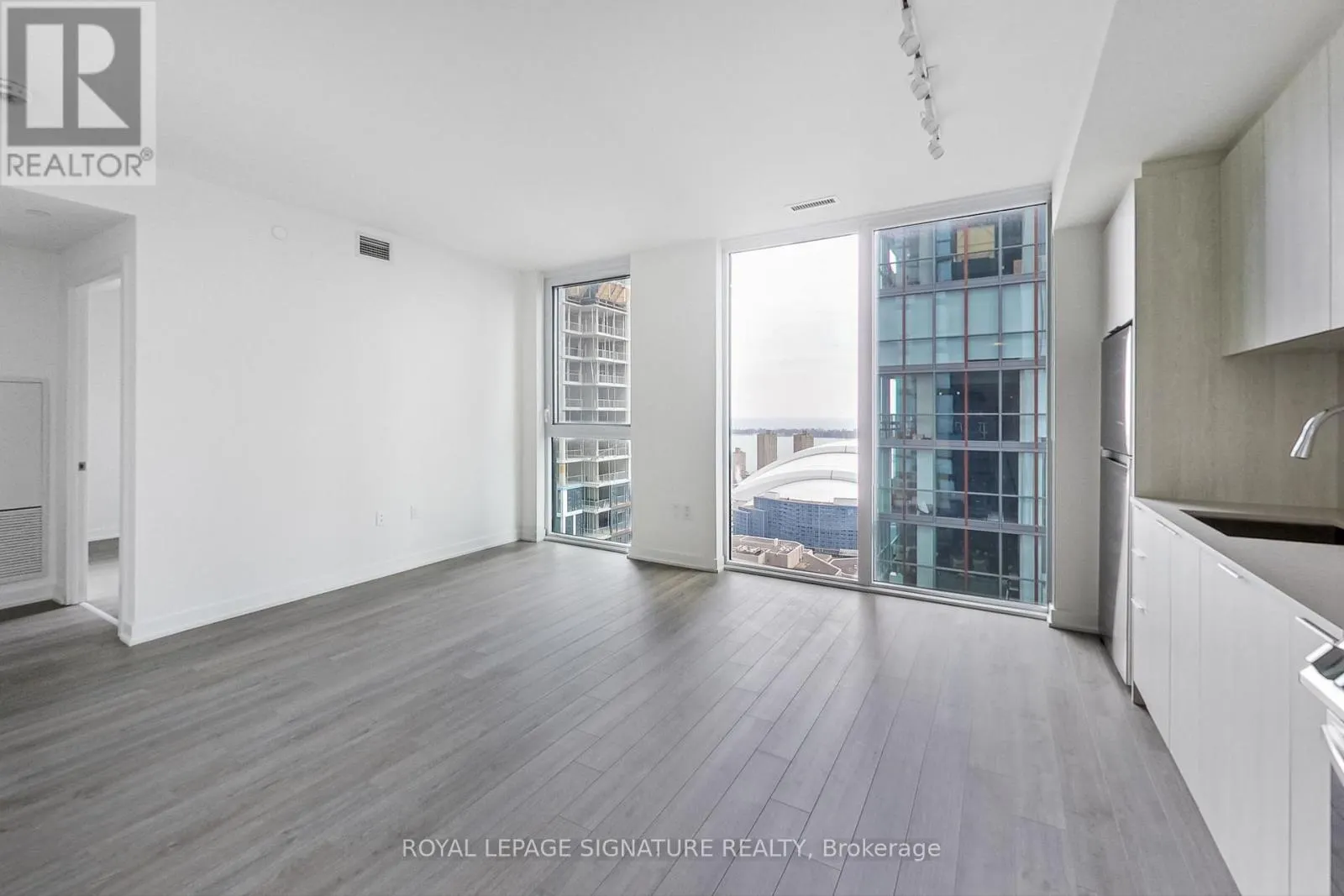 3408 - 357 KING STREET W