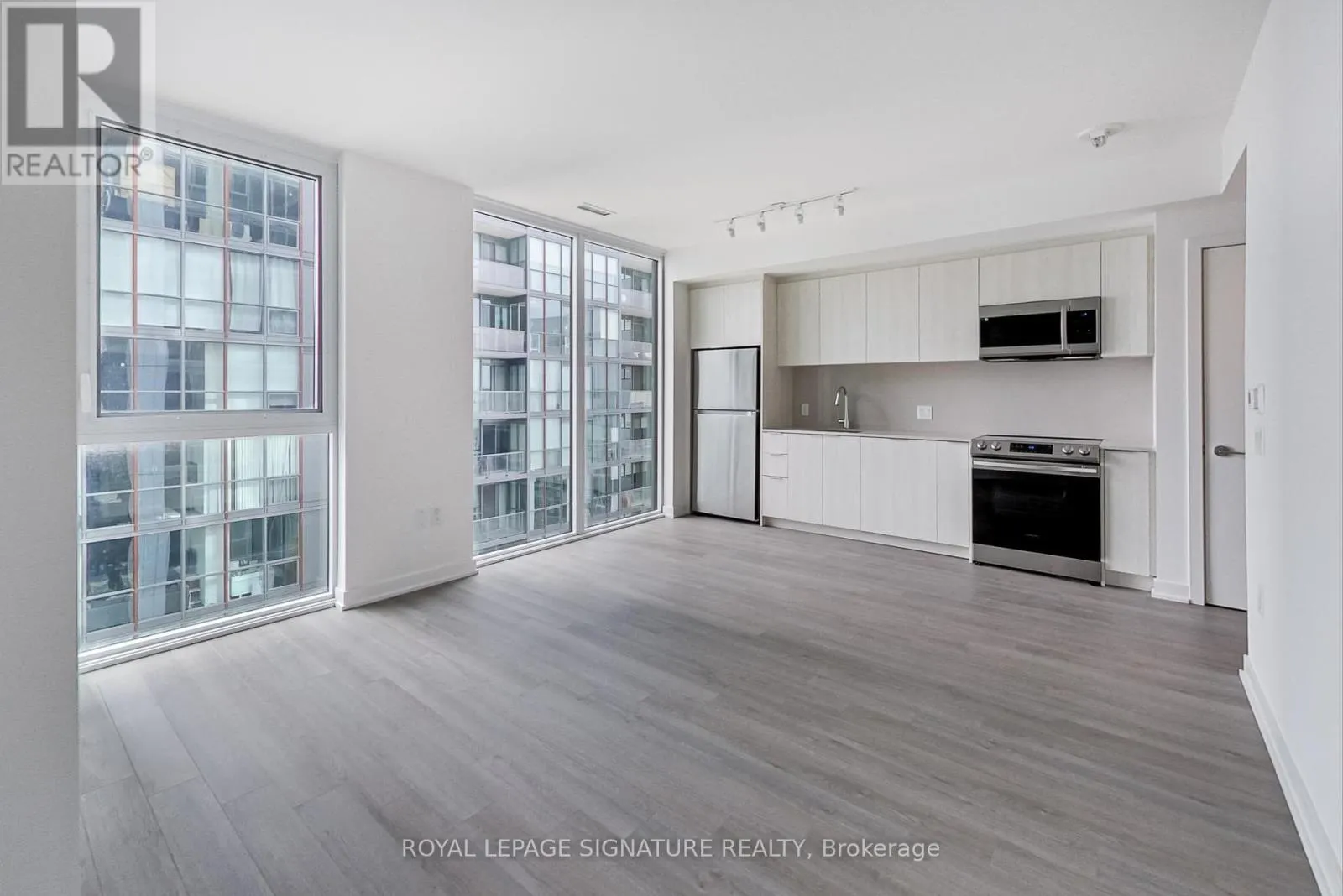 3408 - 357 KING STREET W