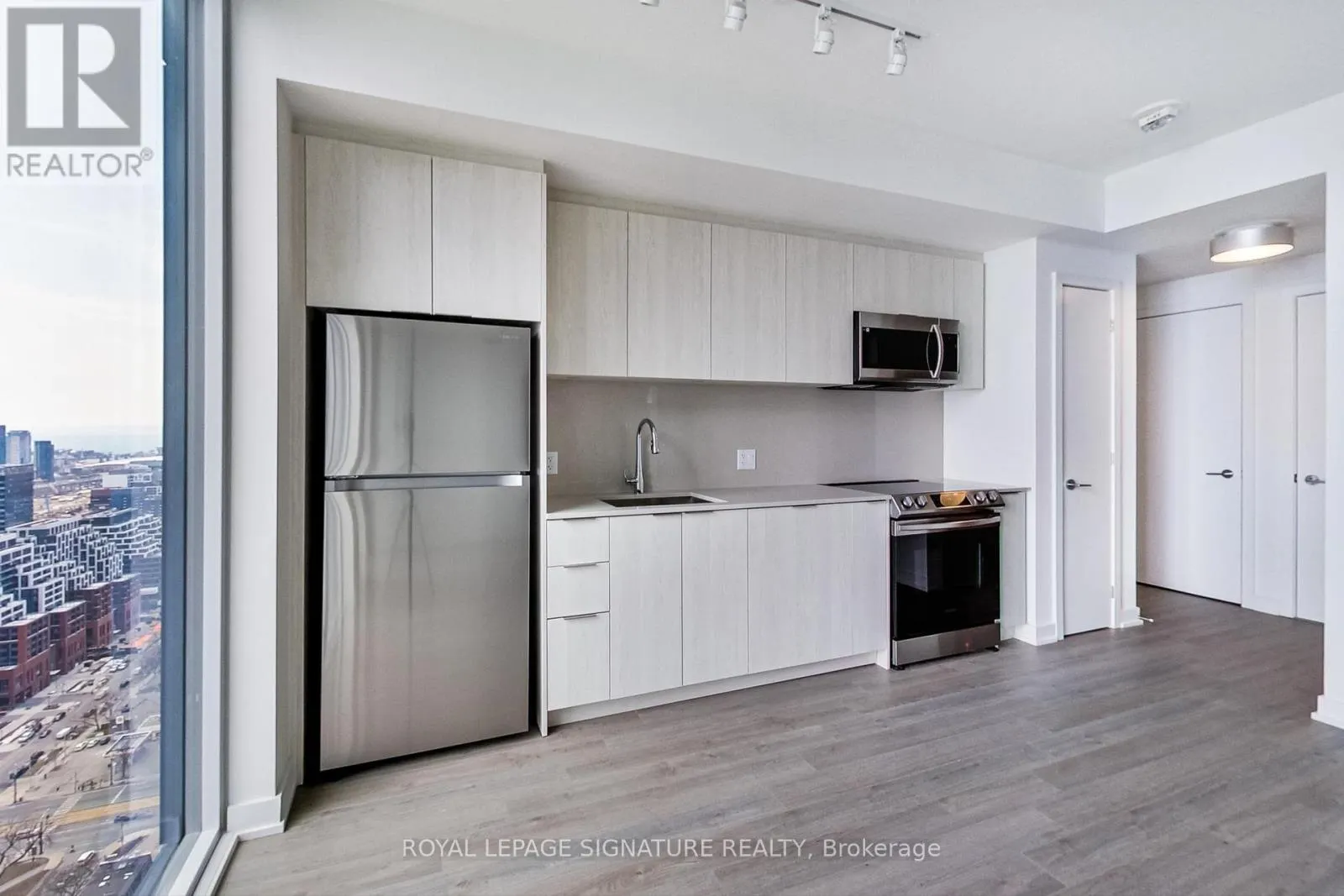 3408 - 357 KING STREET W