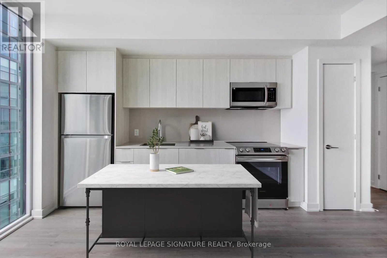 3408 - 357 KING STREET W