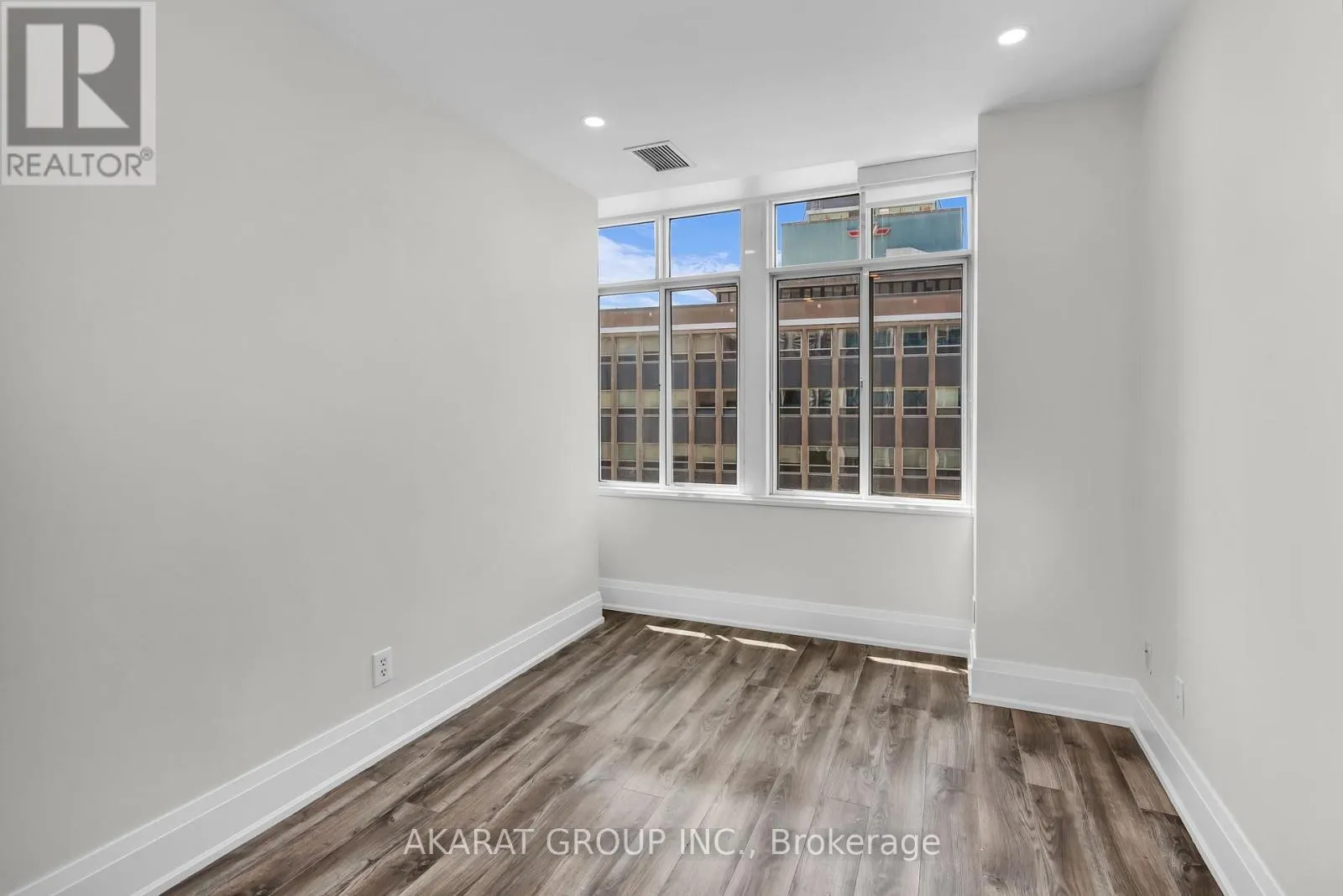 703 - 1901 YONGE STREET