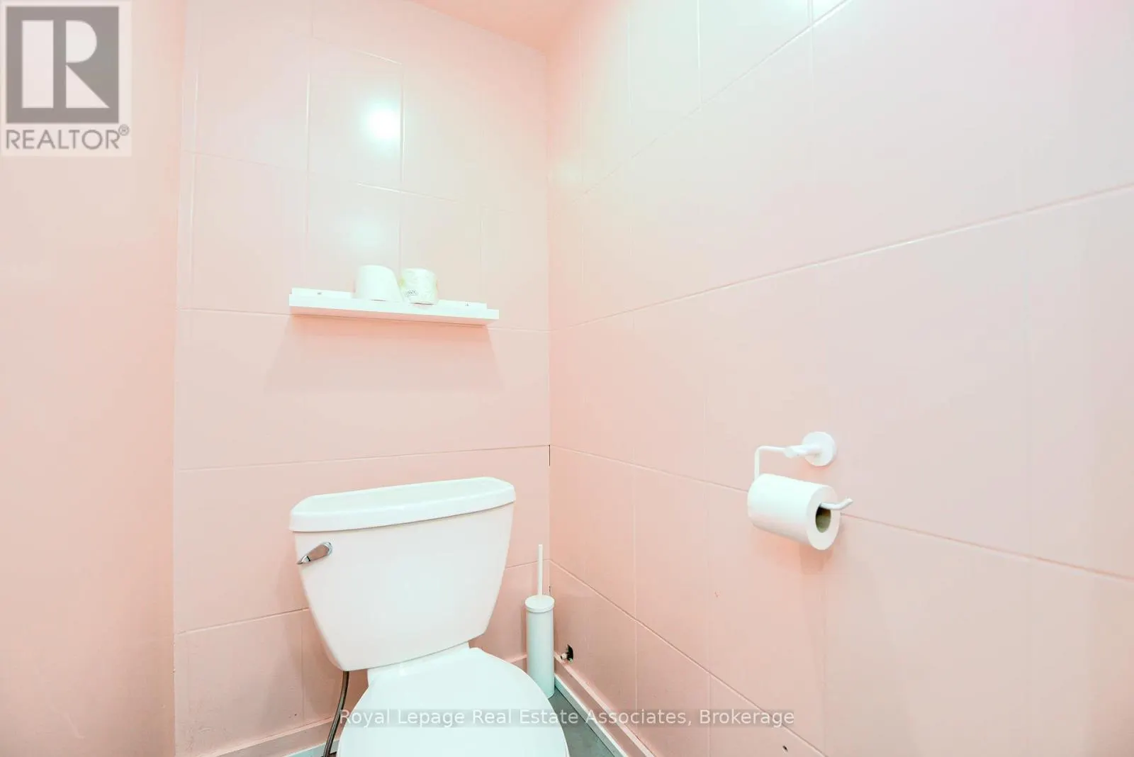 566 QUEEN STREET W