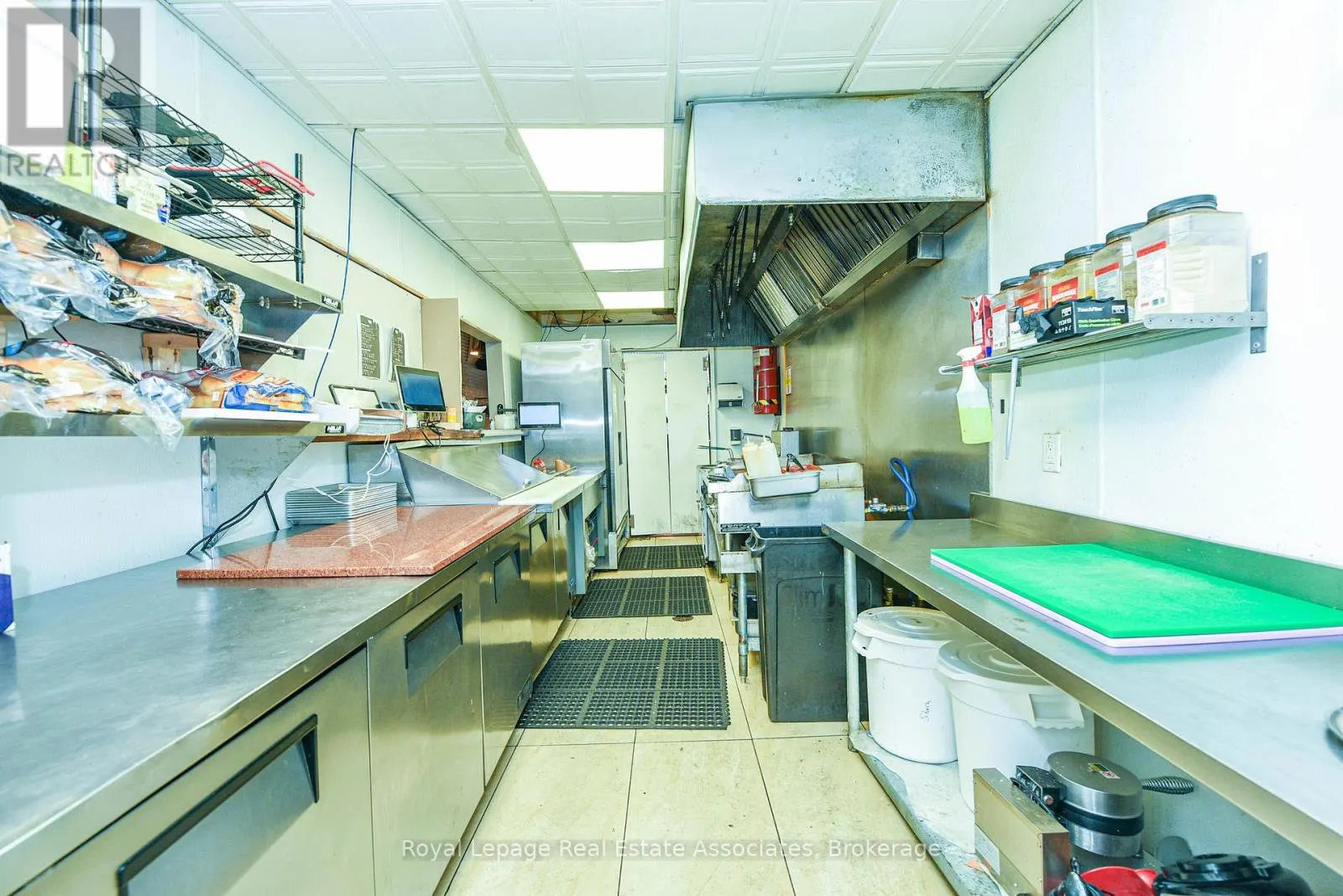 566 QUEEN STREET W