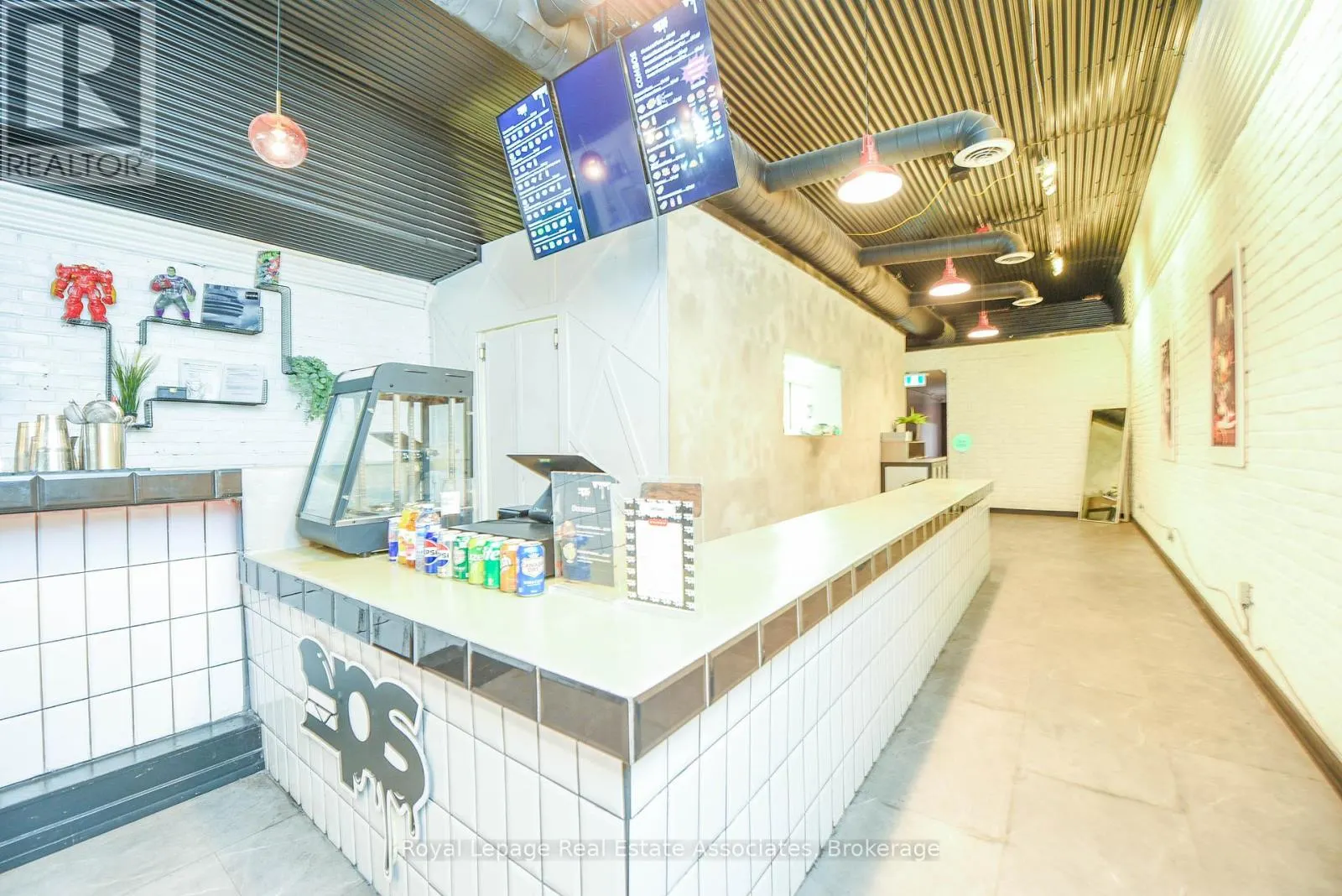 566 QUEEN STREET W