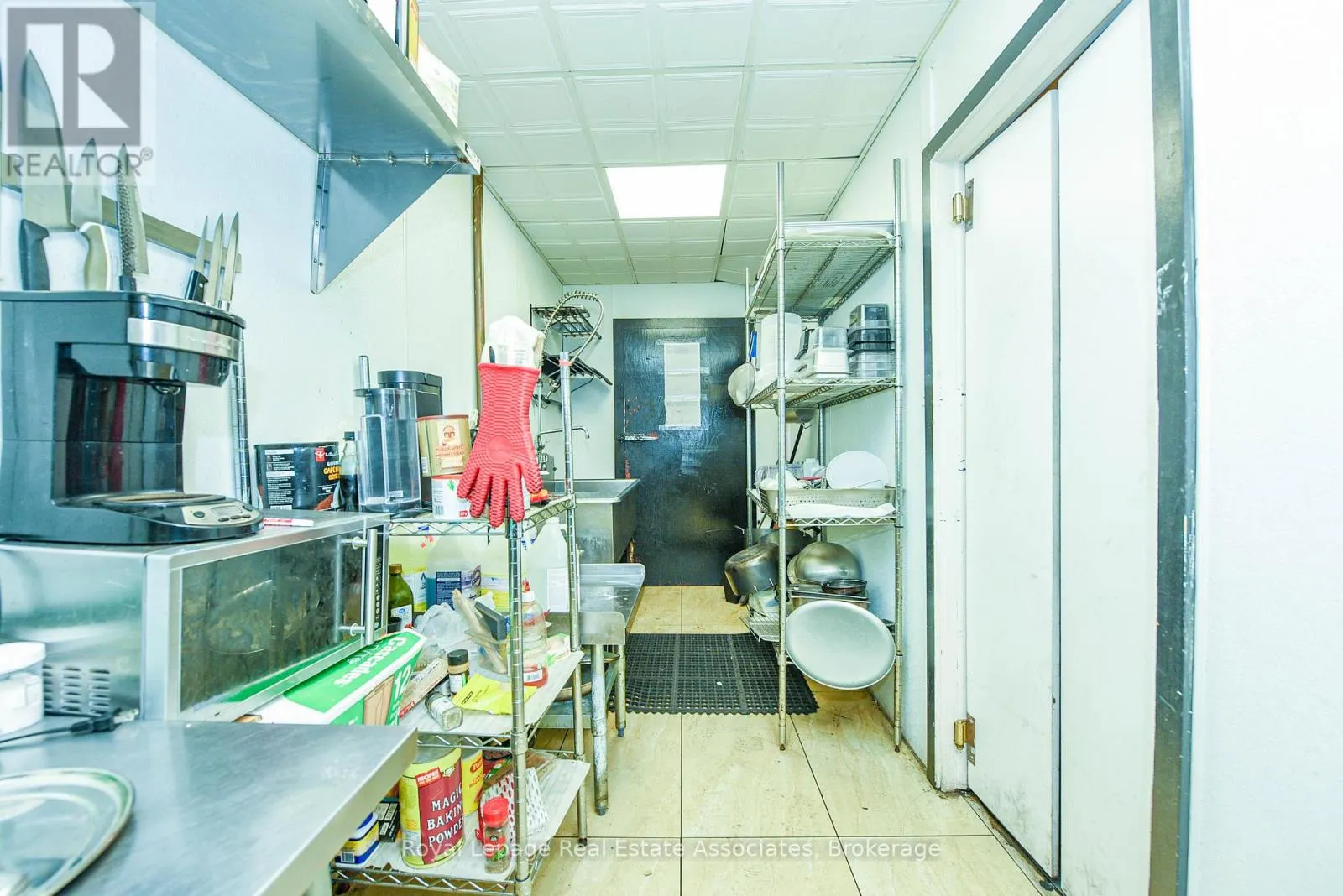 566 QUEEN STREET W