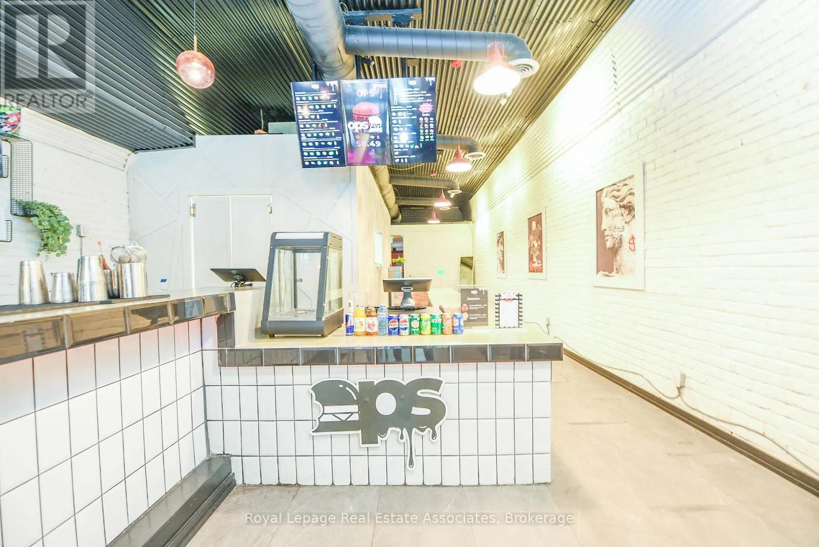 566 QUEEN STREET W