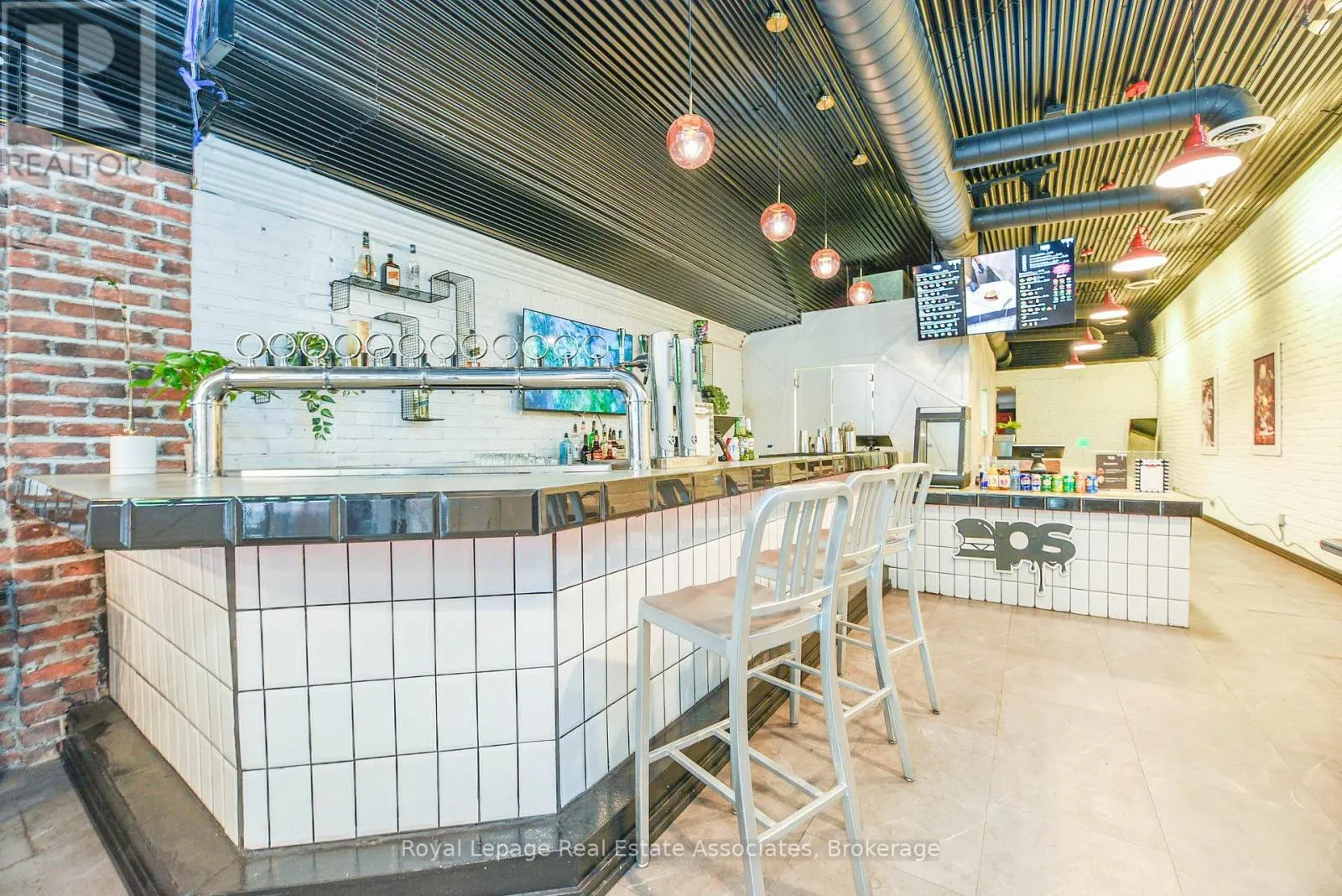 566 QUEEN STREET W