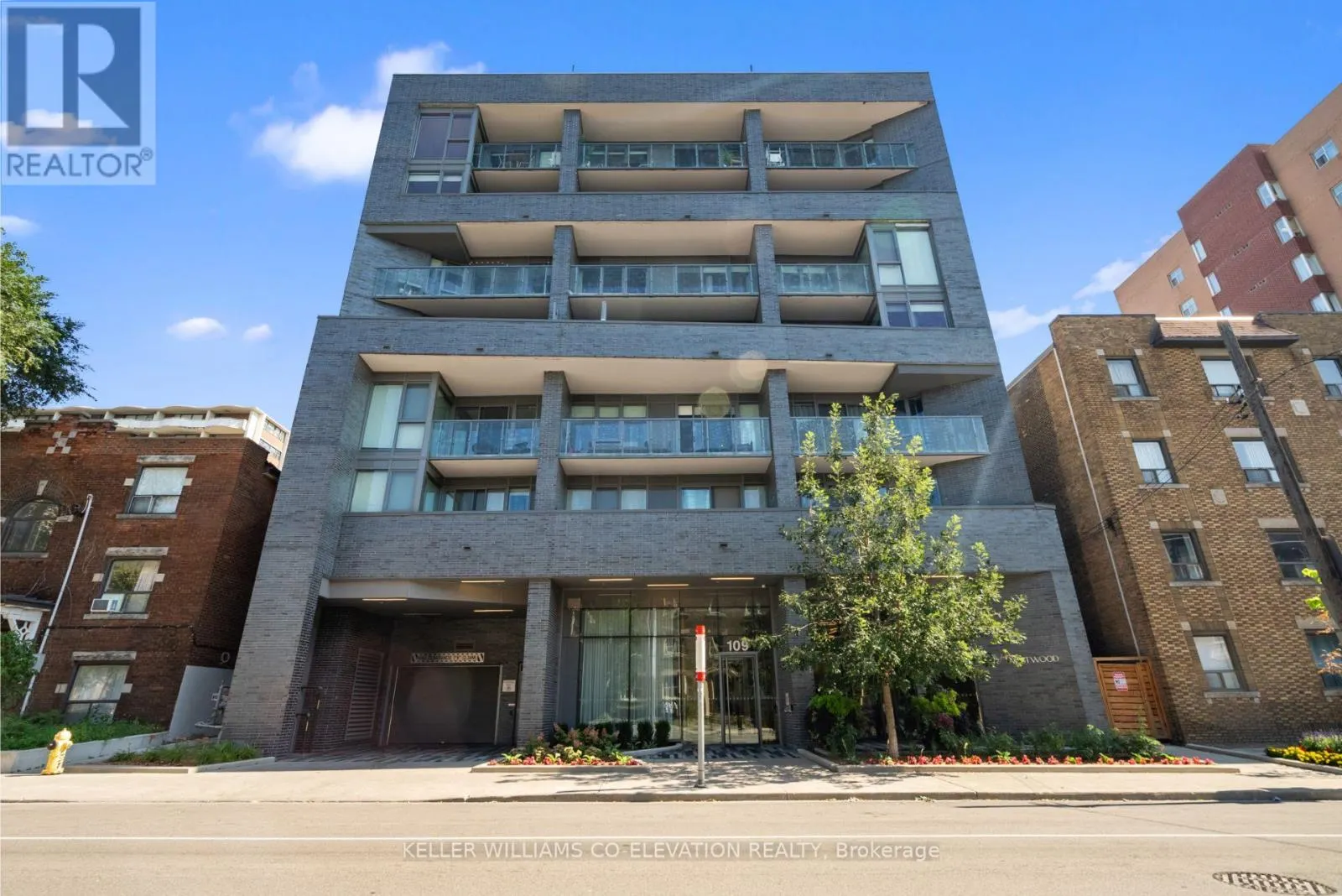 206 - 109 VAUGHAN ROAD