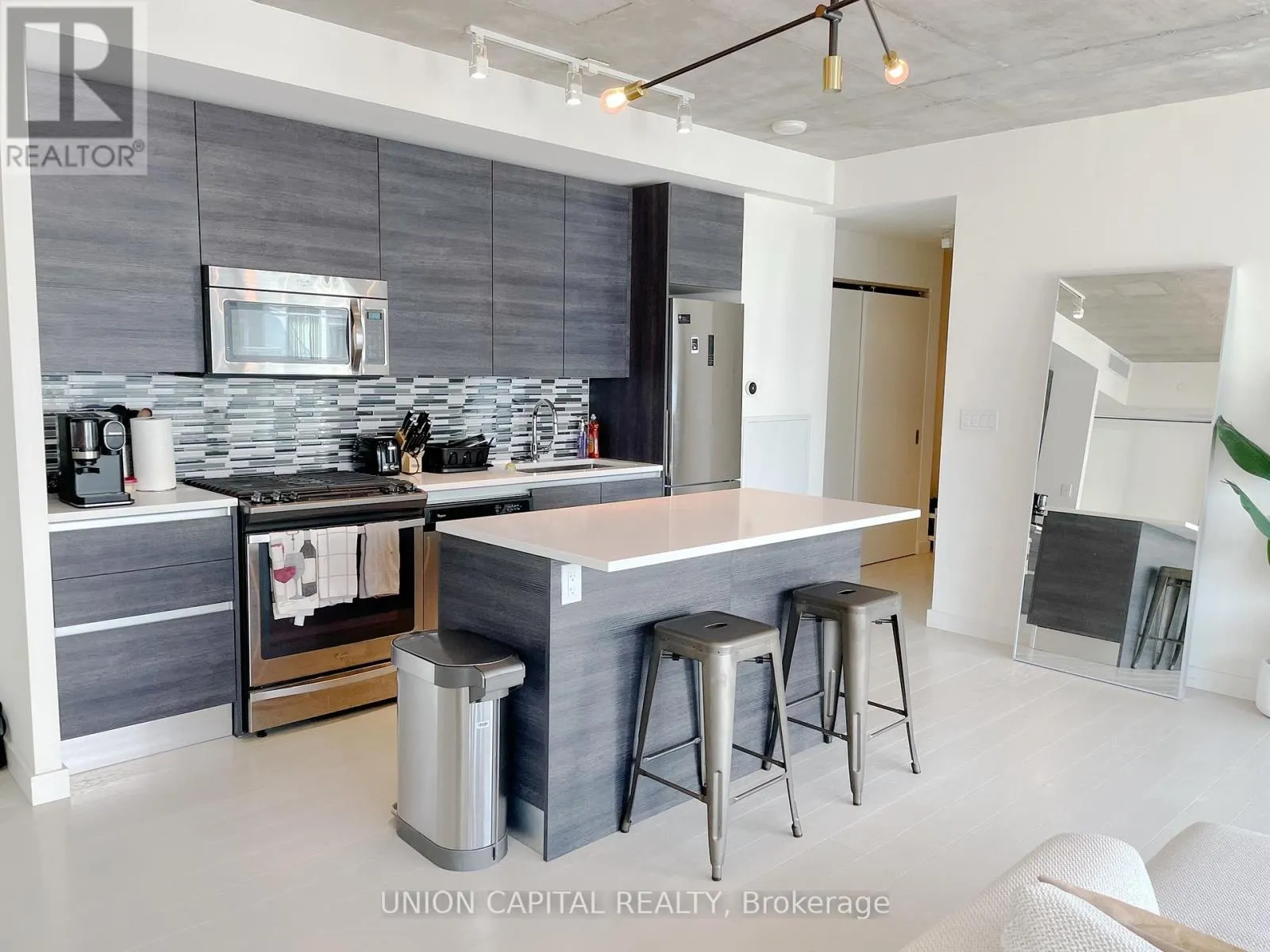 1414 - 111 BATHURST STREET