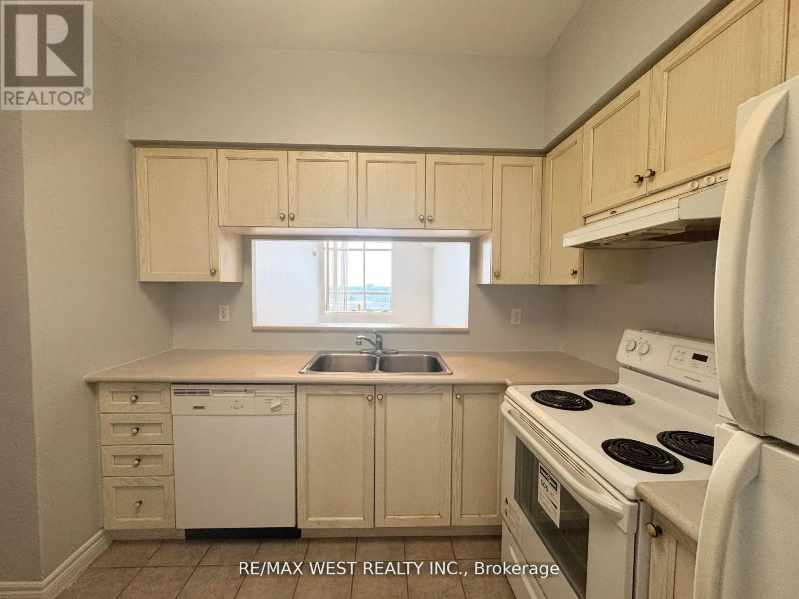 PH7 - 1700 EGLINTON AVENUE E