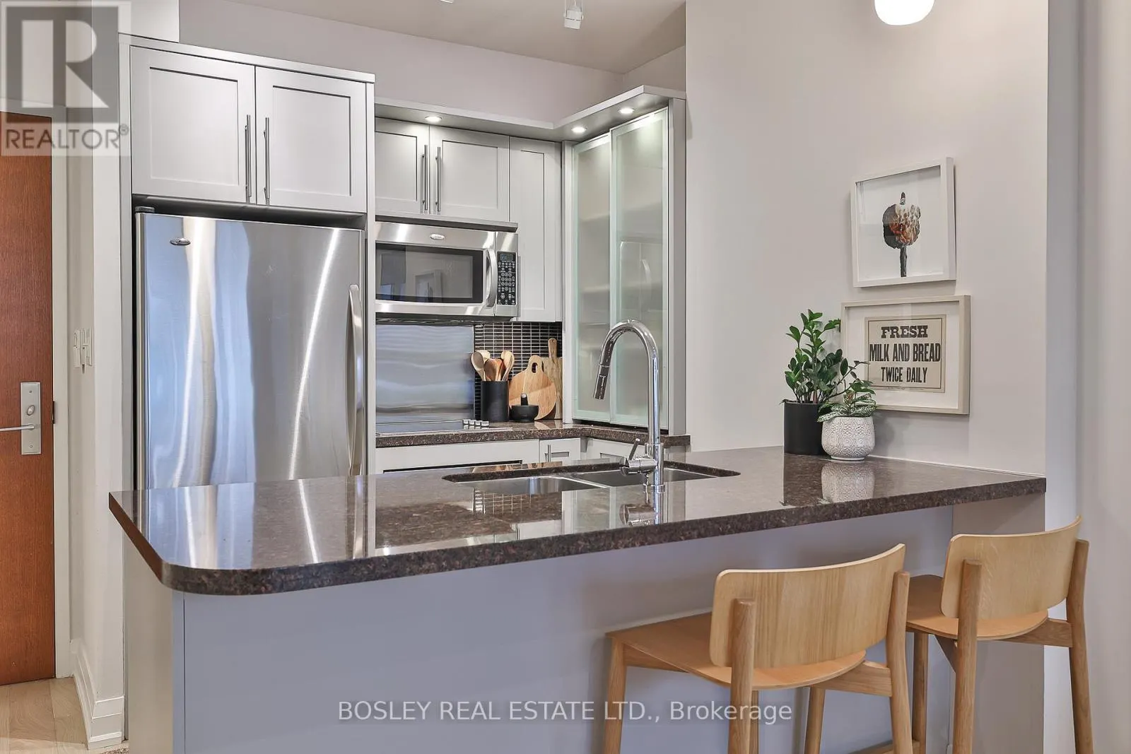 201 - 1430 YONGE STREET
