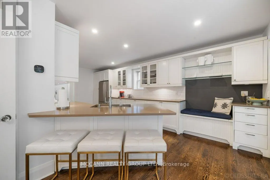43 SHERWOOD AVENUE