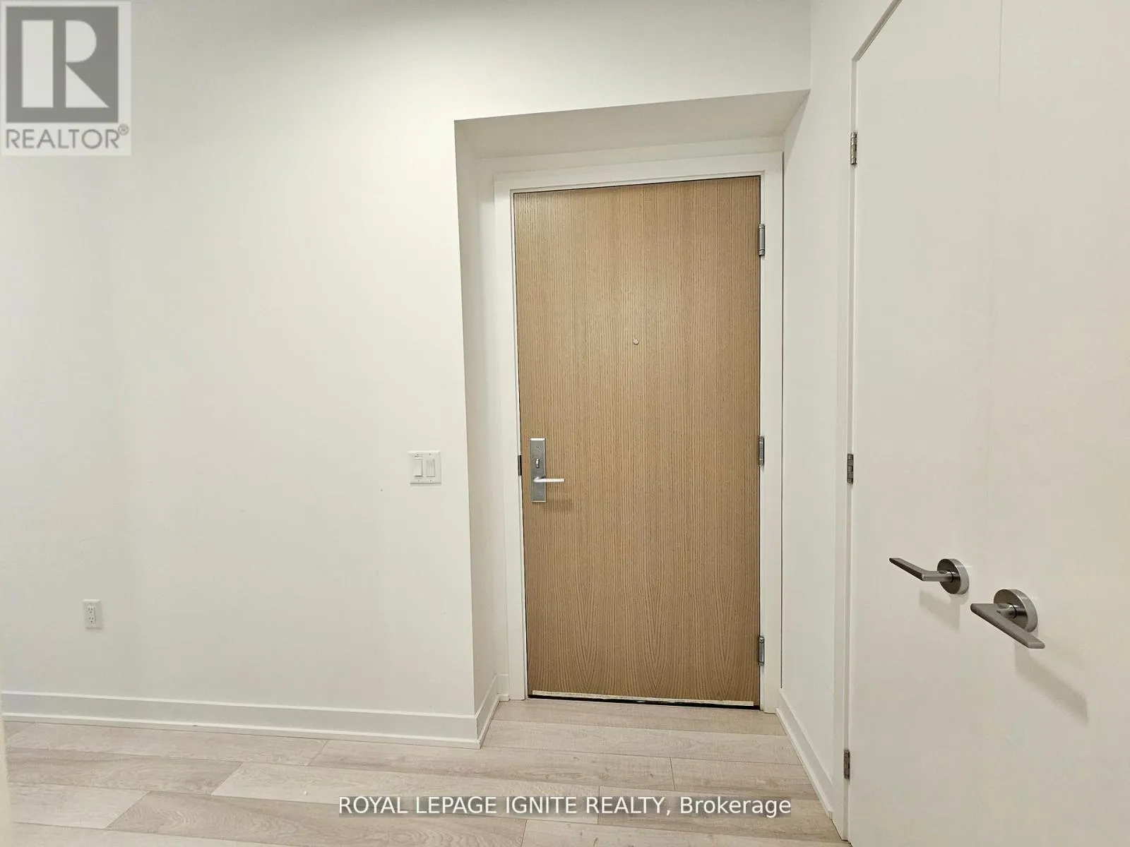 504 - 357 KING STREET W