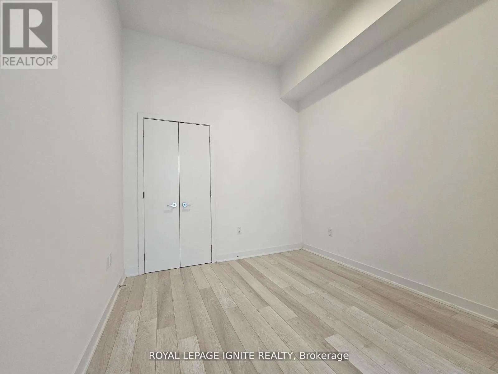 504 - 357 KING STREET W