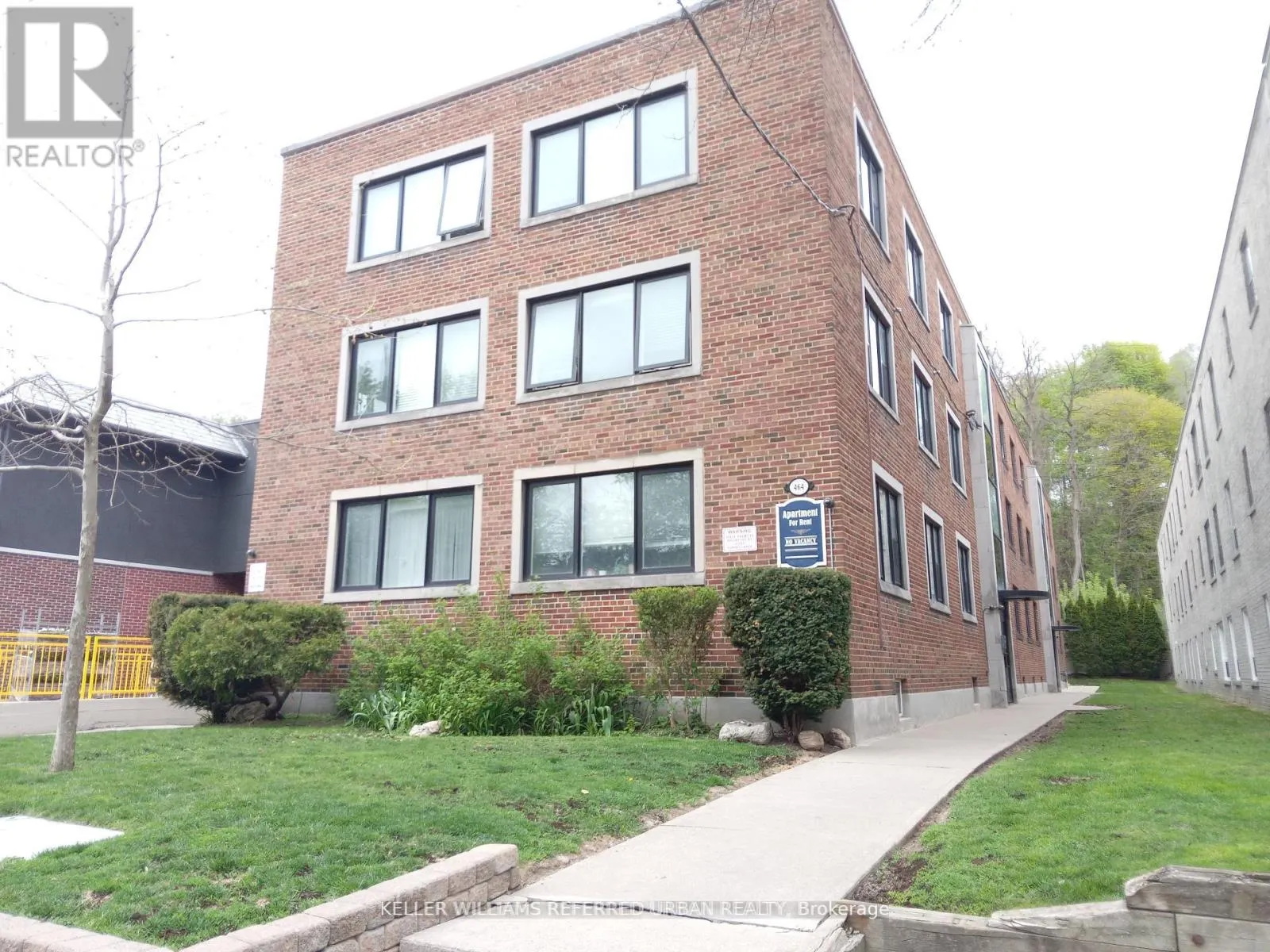 14 - 464 SUMMERHILL AVENUE E