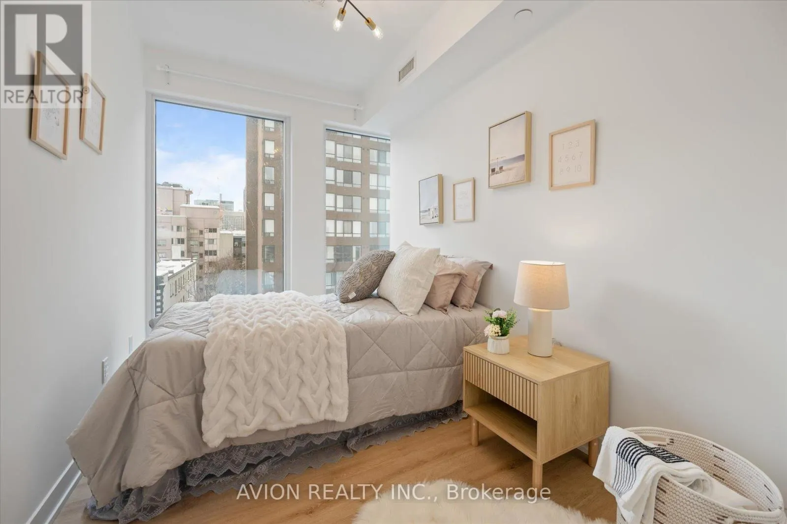 606 - 319 JARVIS STREET
