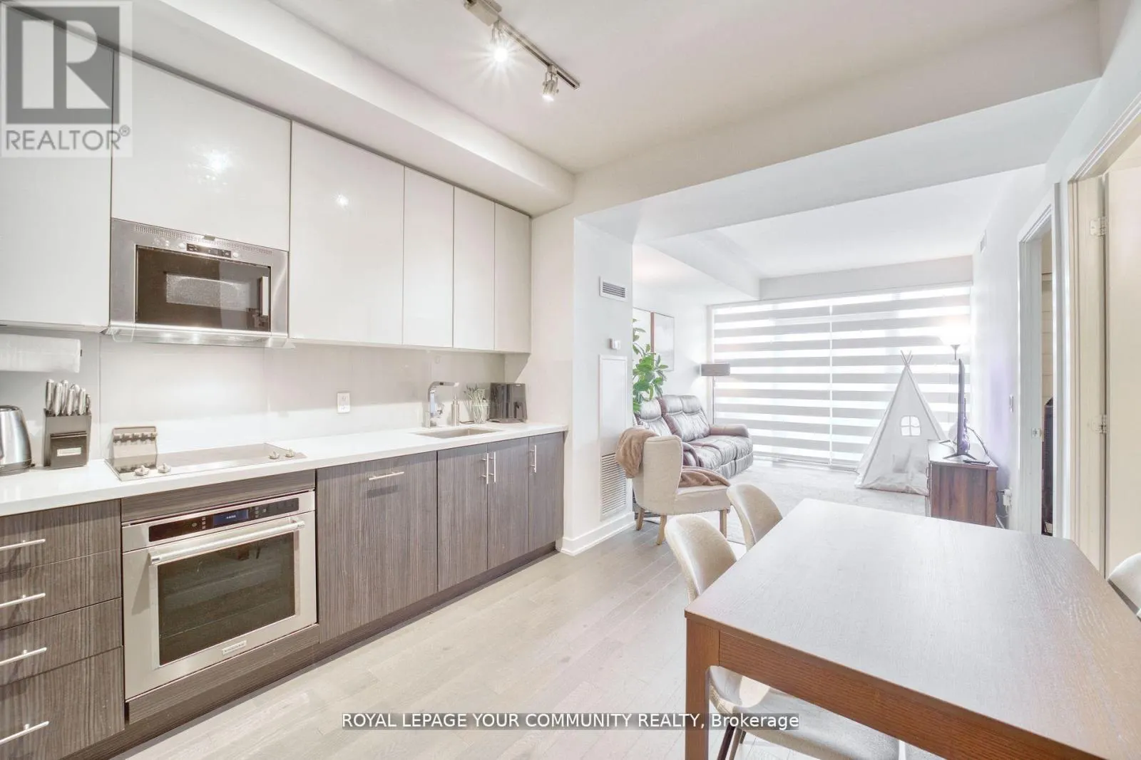 1711 - 330 RICHMOND STREET W