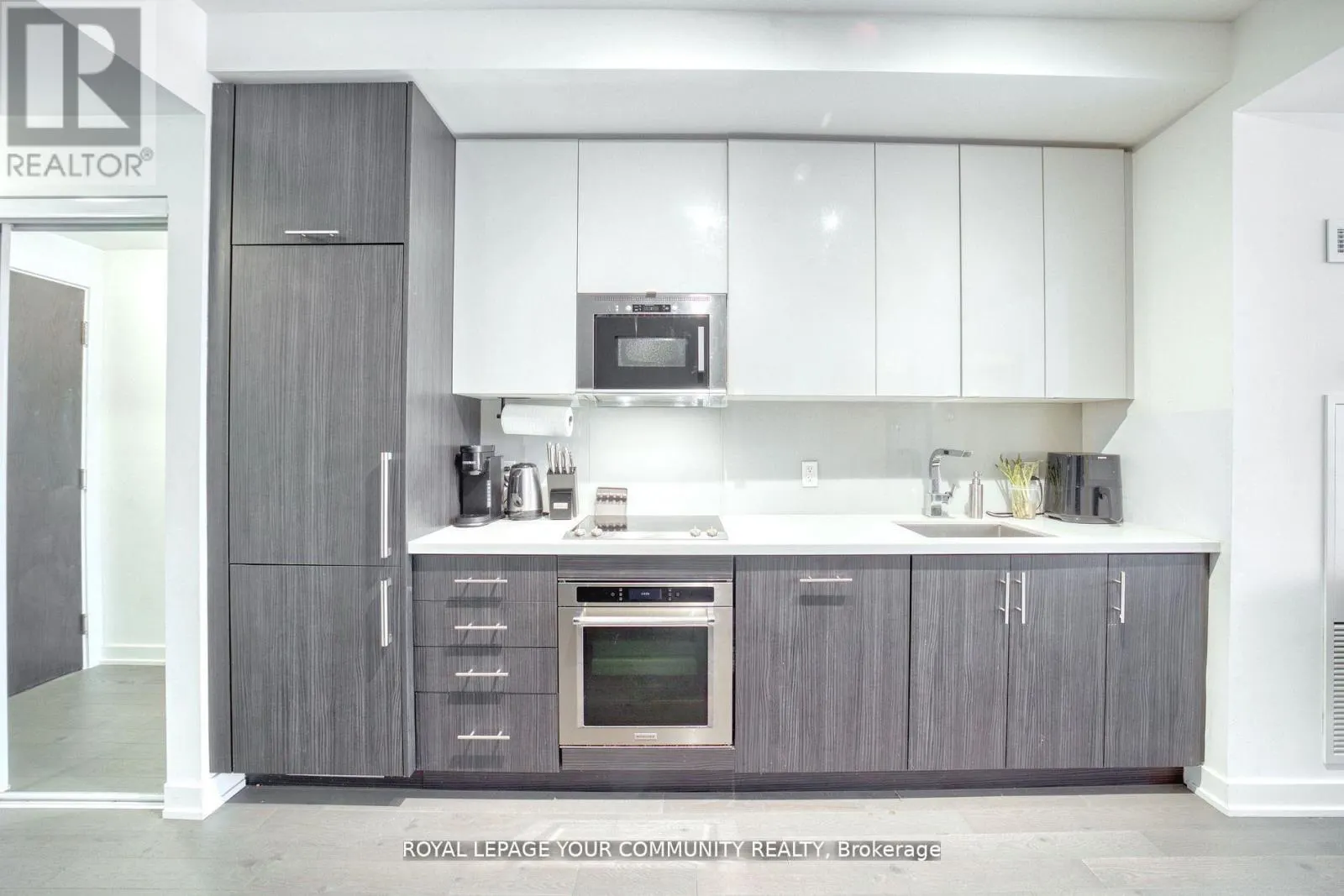 1711 - 330 RICHMOND STREET W