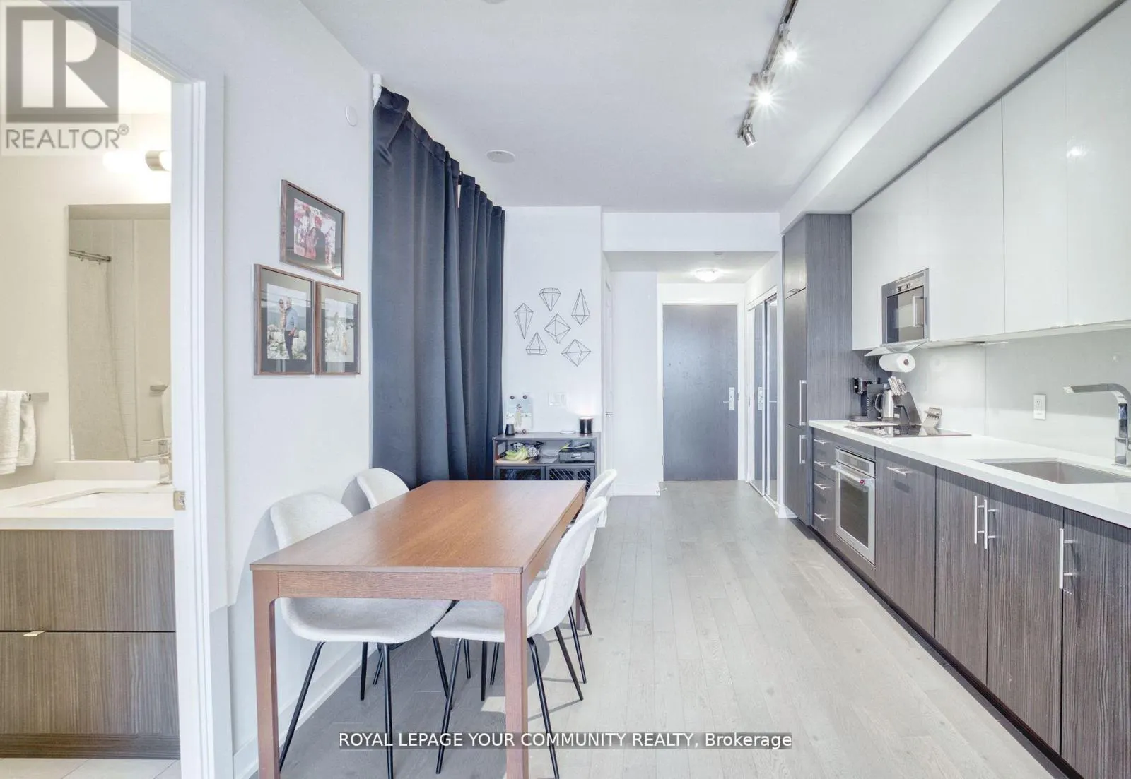 1711 - 330 RICHMOND STREET W