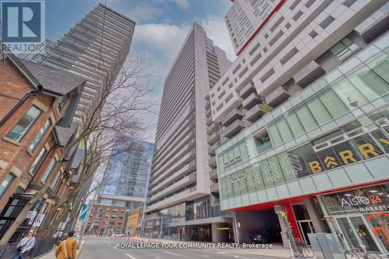1711 - 330 RICHMOND STREET W