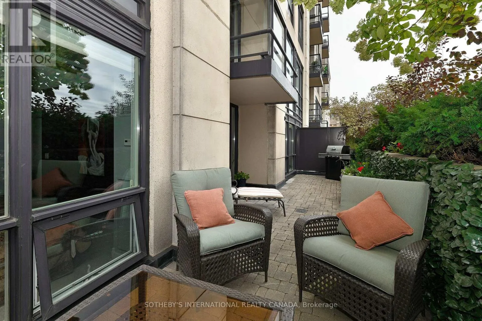 327 - 10 DELISLE AVENUE