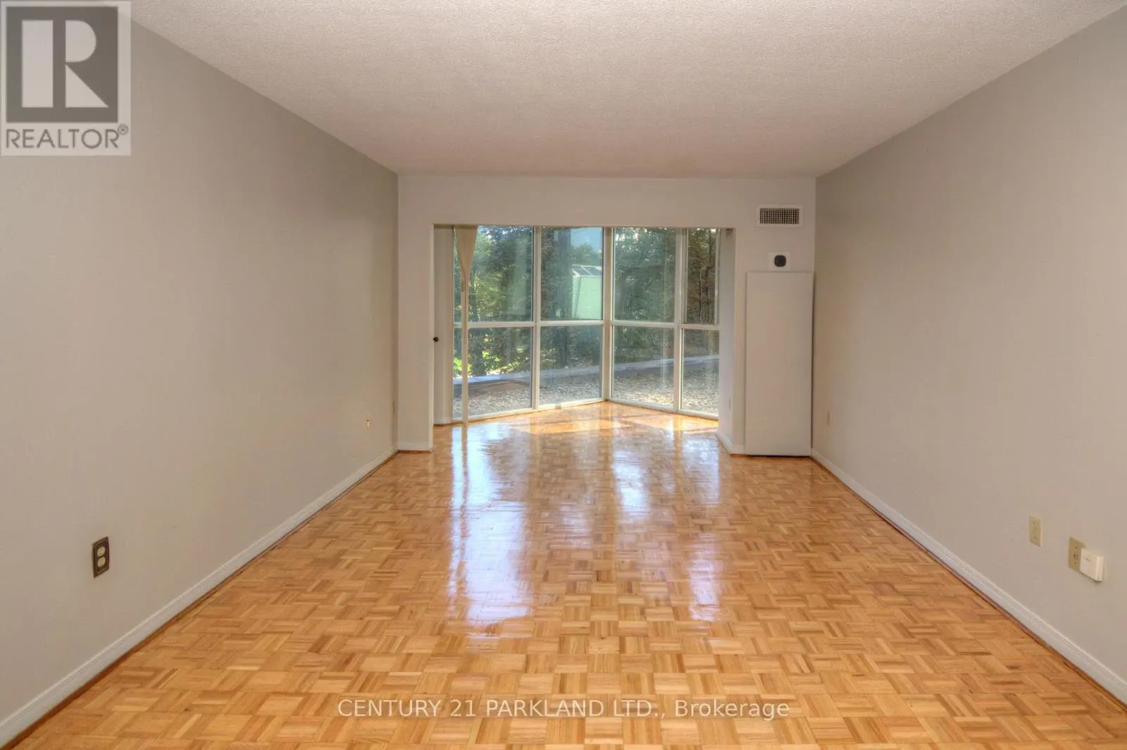 207 - 5 CONCORDE PLACE