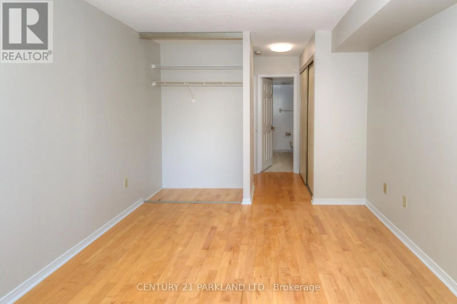 207 - 5 CONCORDE PLACE