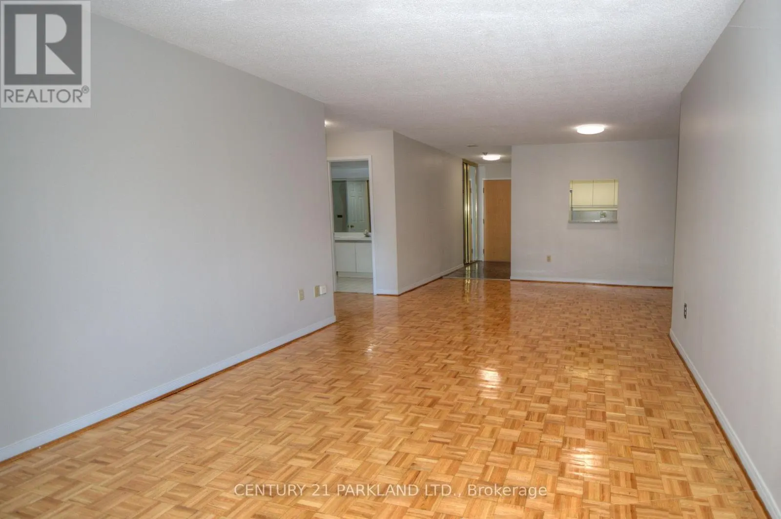 207 - 5 CONCORDE PLACE