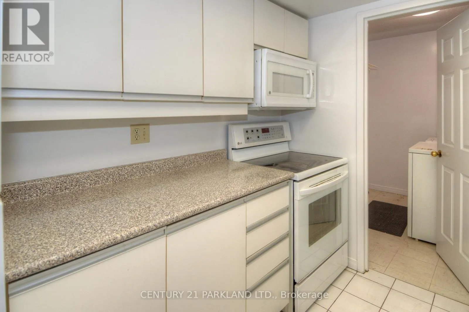 207 - 5 CONCORDE PLACE