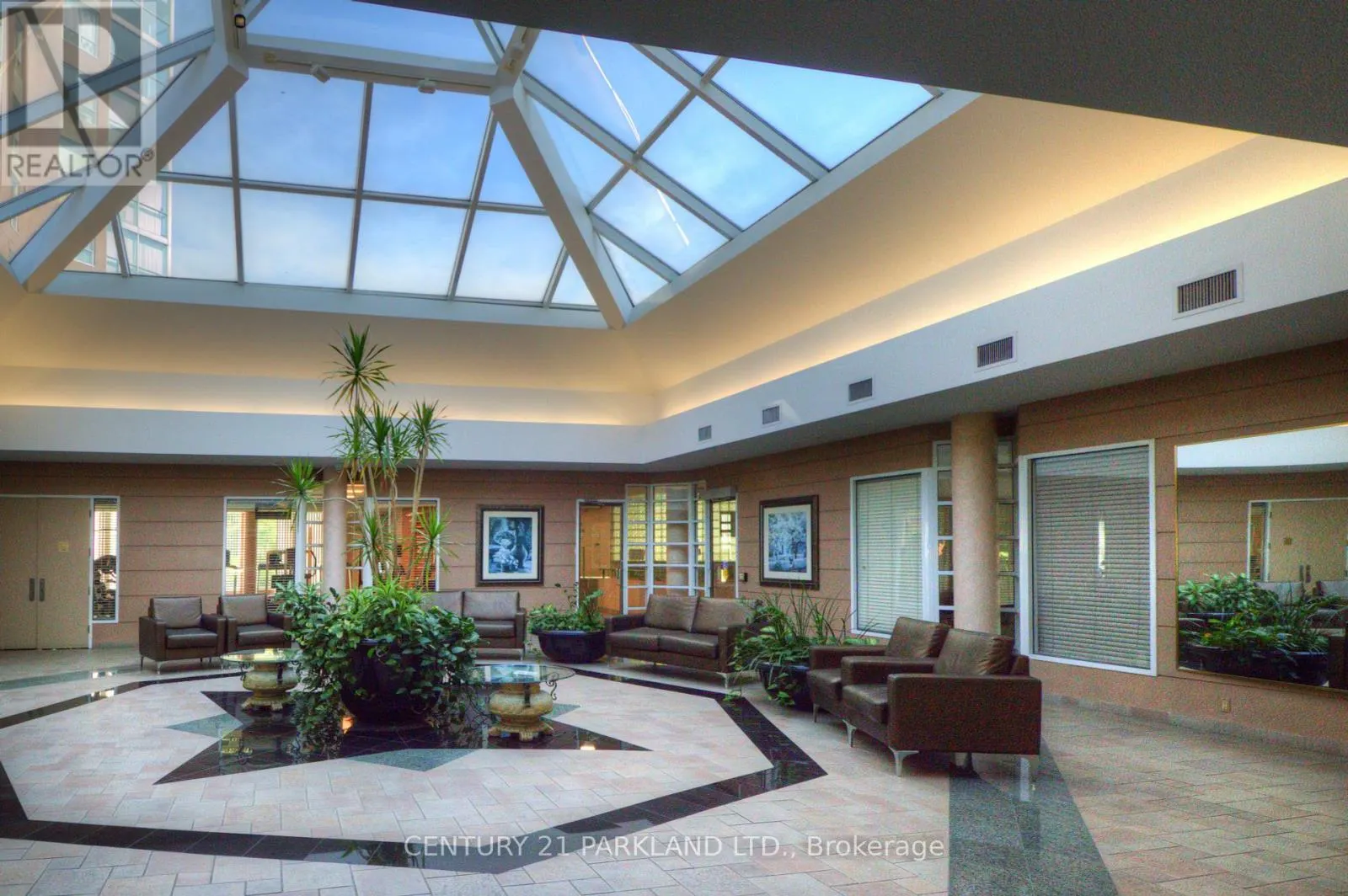 207 - 5 CONCORDE PLACE