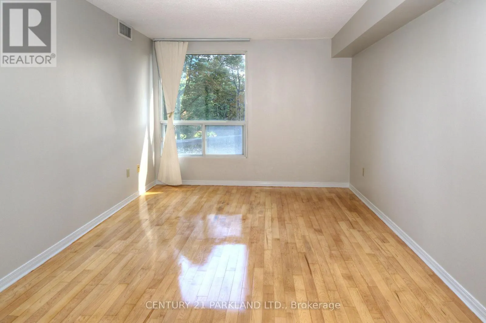 207 - 5 CONCORDE PLACE