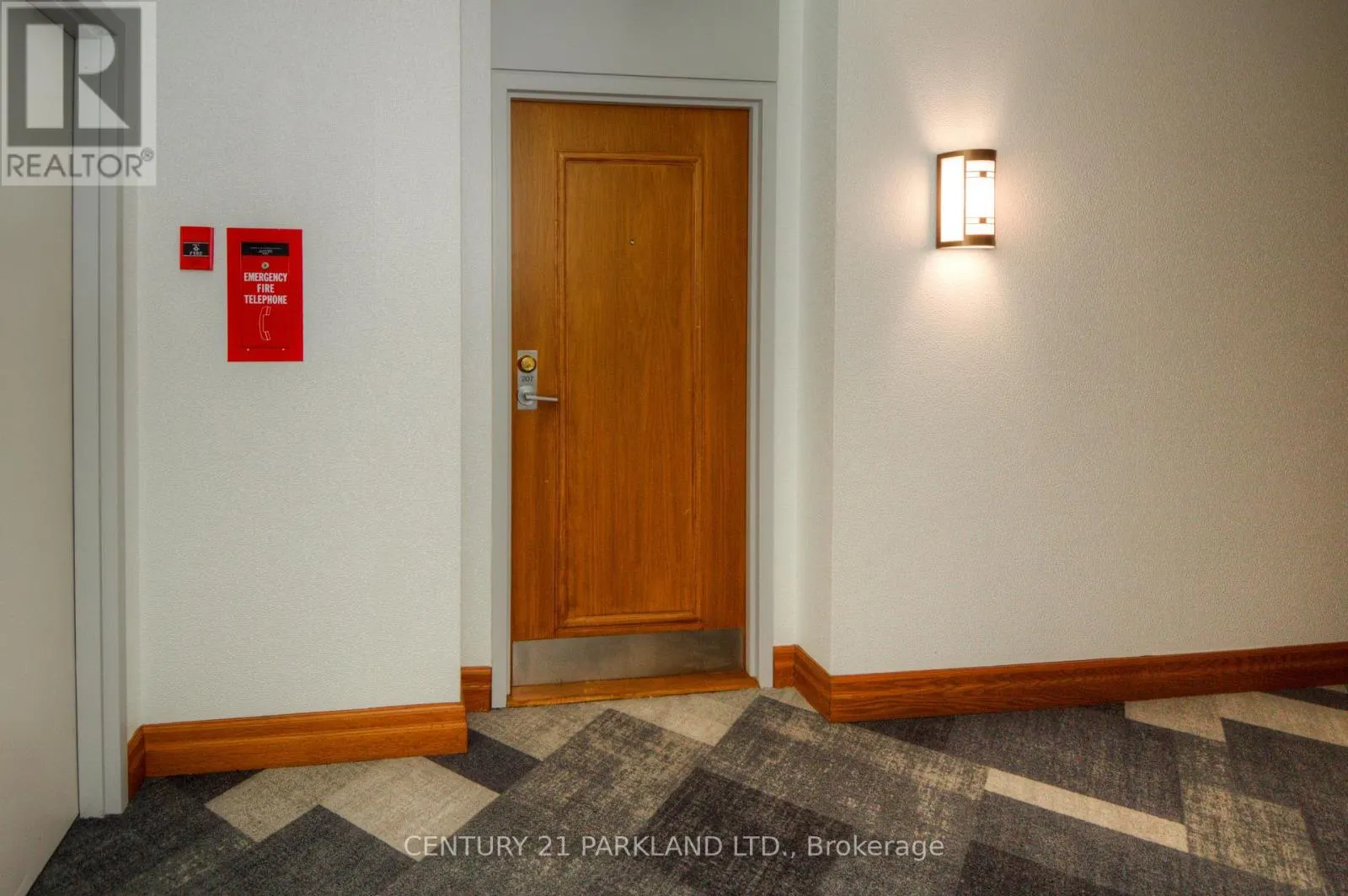 207 - 5 CONCORDE PLACE