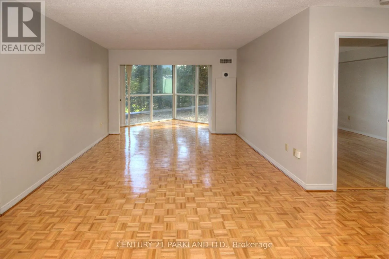 207 - 5 CONCORDE PLACE