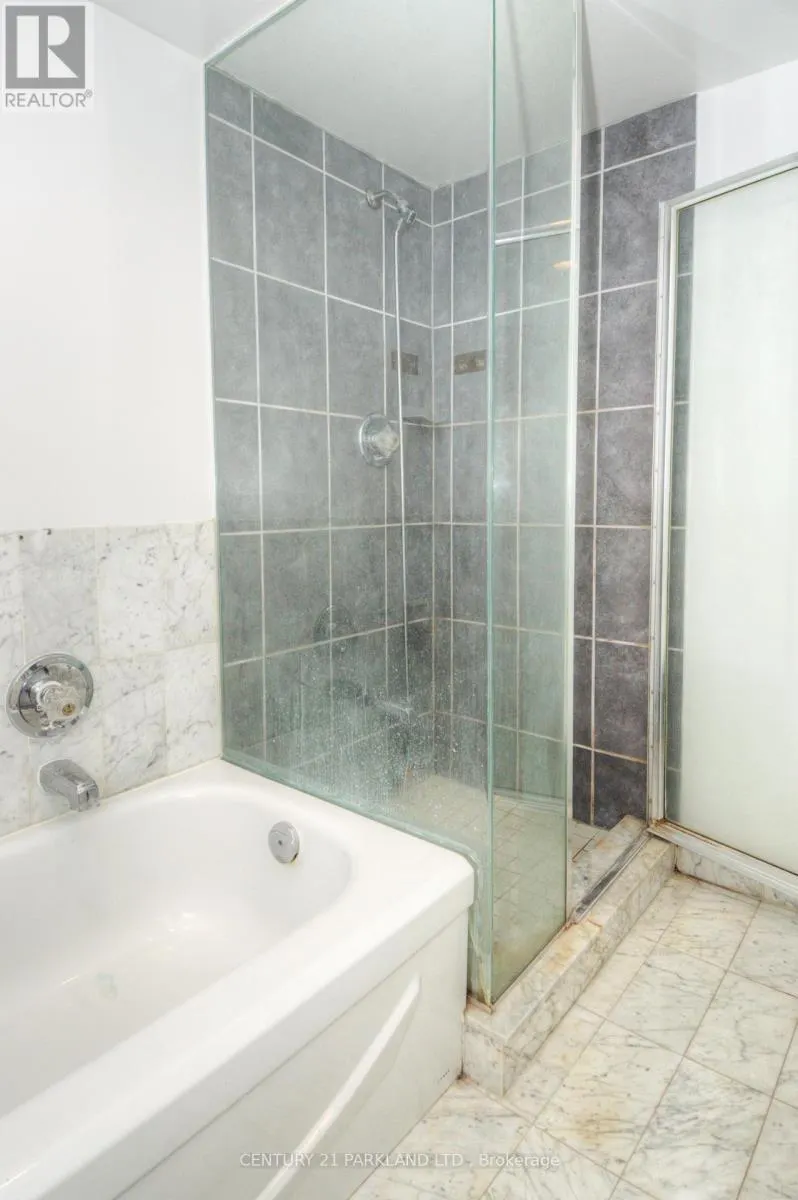 207 - 5 CONCORDE PLACE