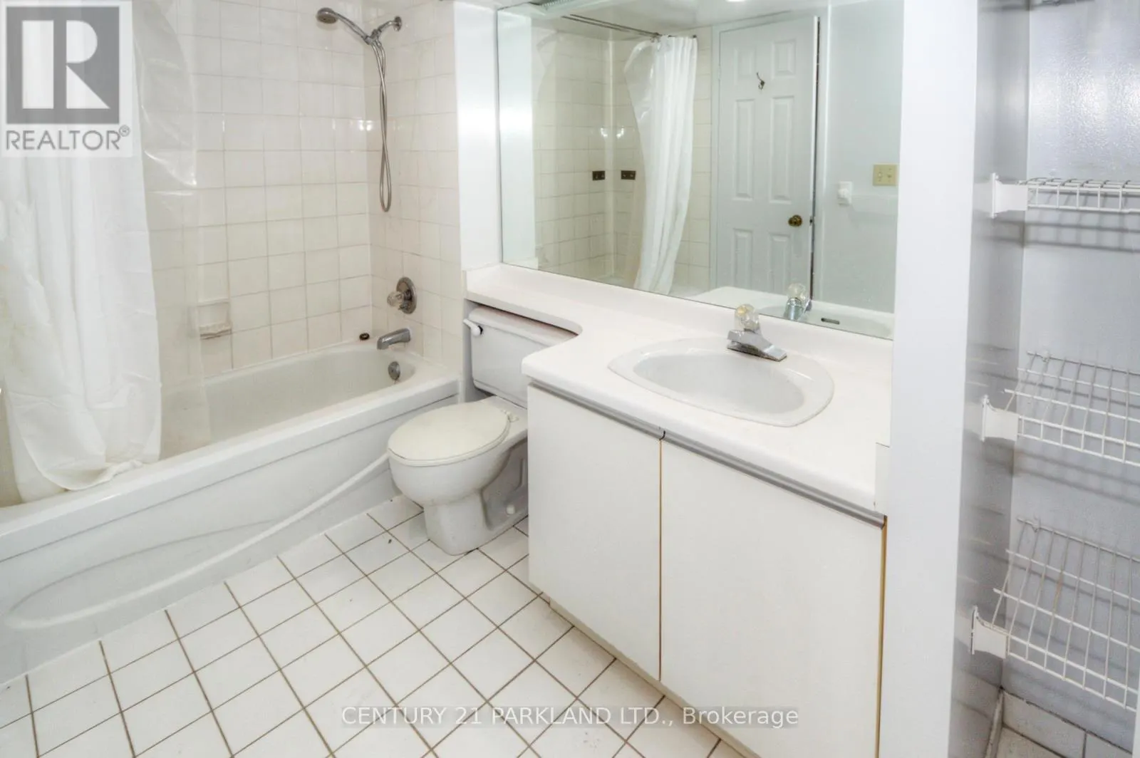 207 - 5 CONCORDE PLACE