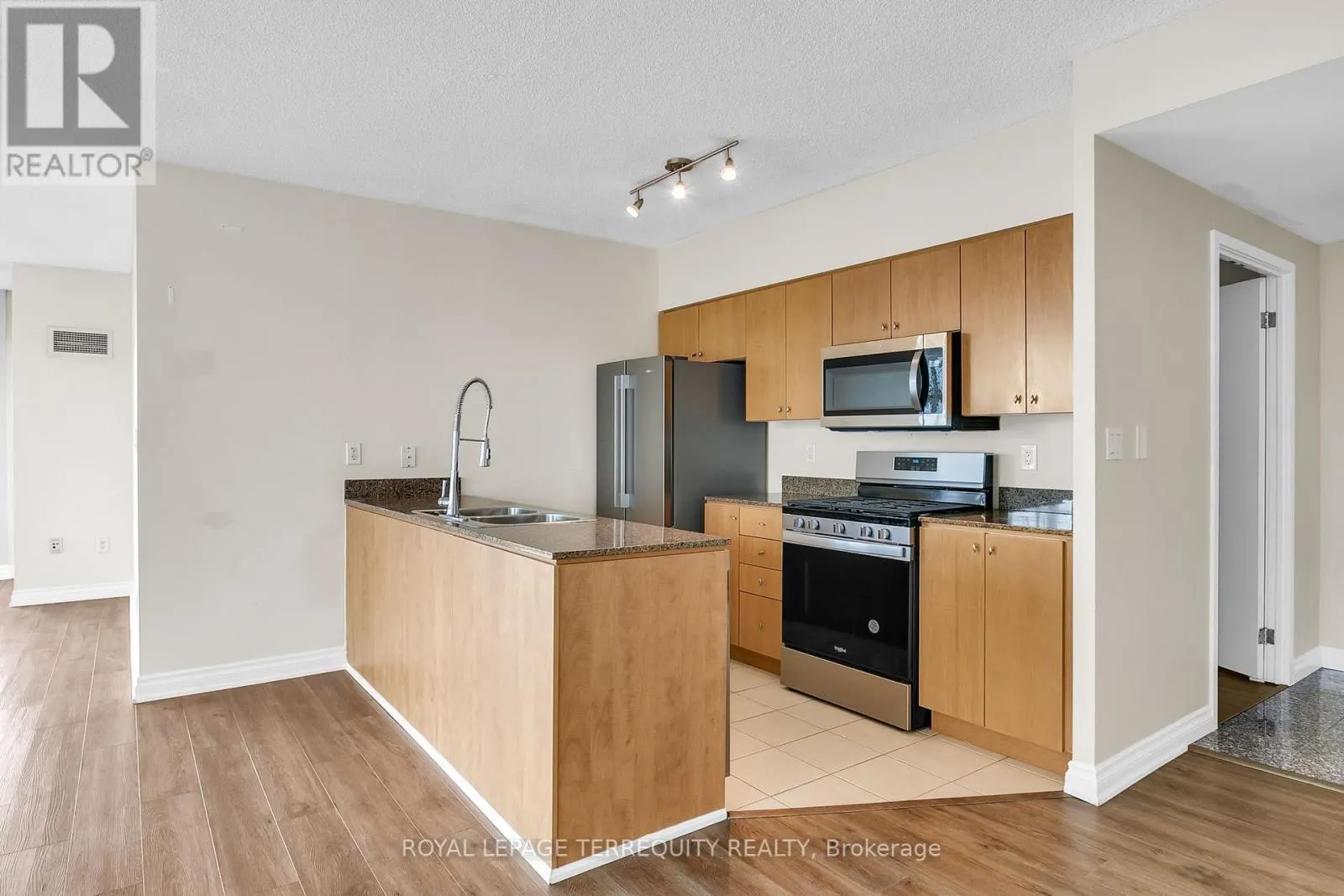 709 - 35 MARINER TERRACE