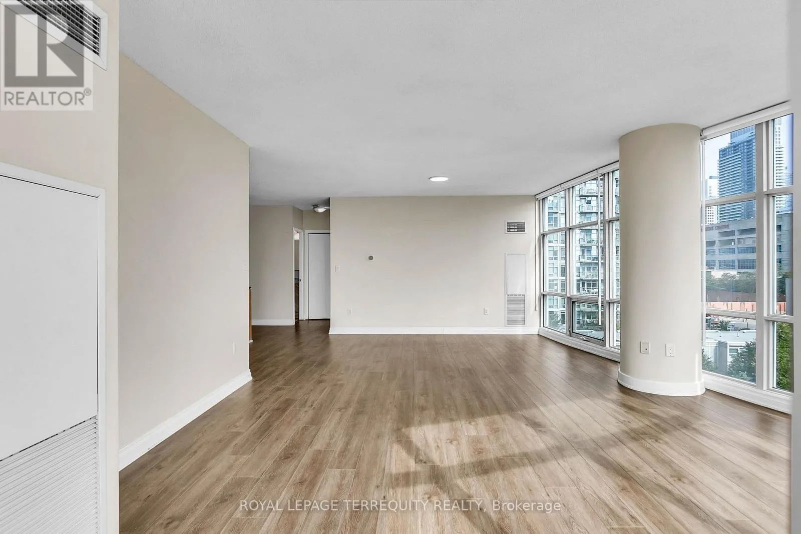 709 - 35 MARINER TERRACE