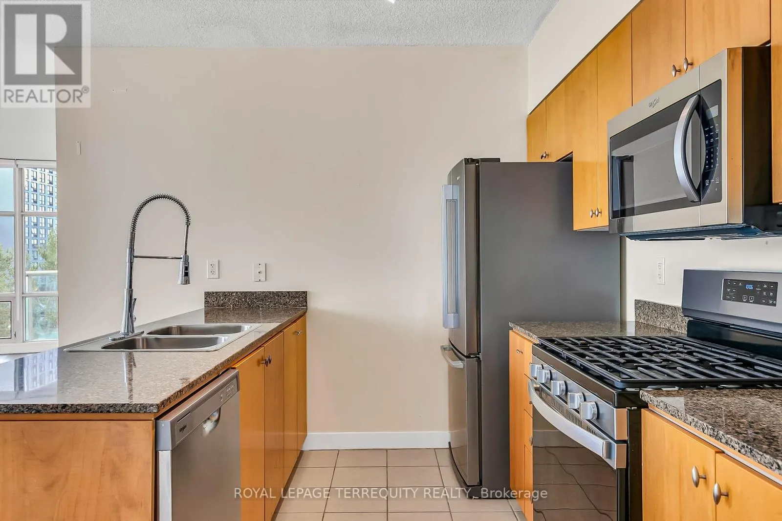 709 - 35 MARINER TERRACE
