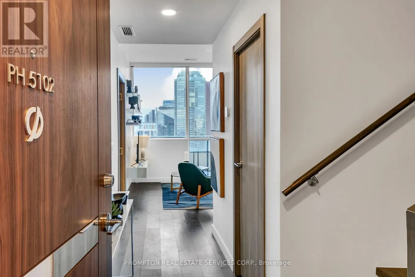 PH 5102 - 38 WIDMER STREET