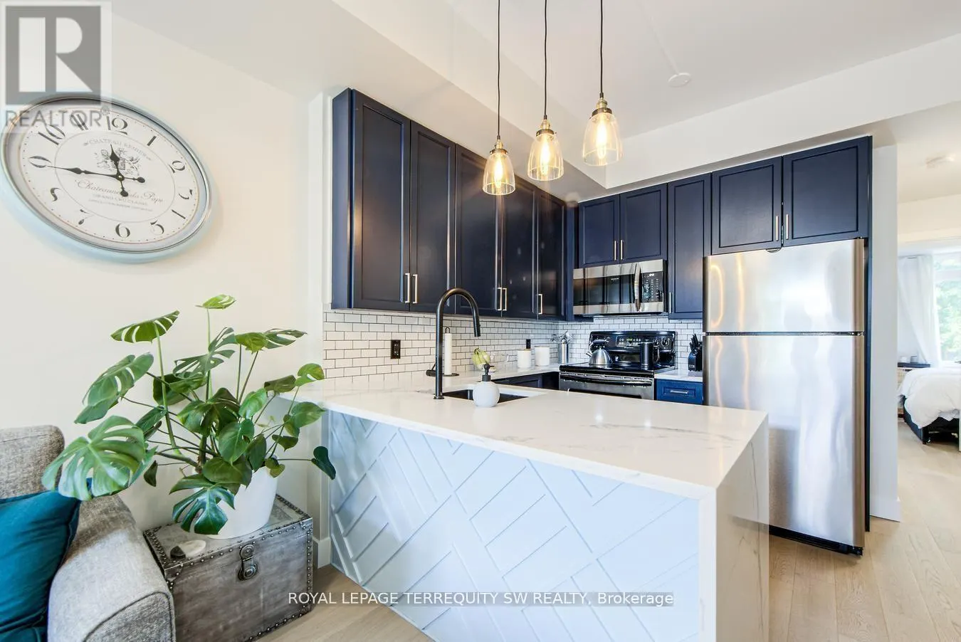 TH15 - 80 CARR STREET