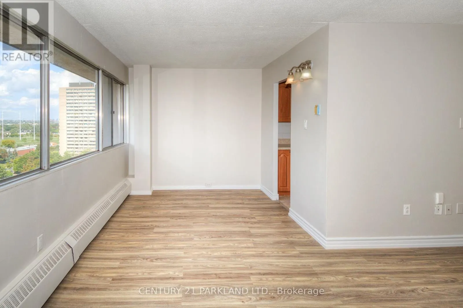 1409 - 10 SUNNY GLENWAY
