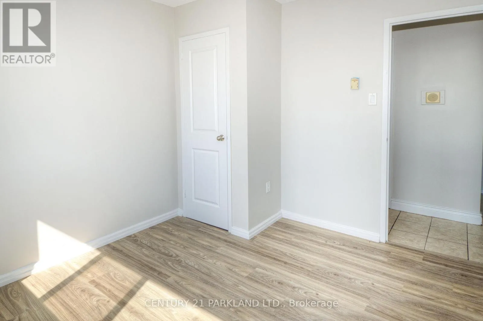 1409 - 10 SUNNY GLENWAY