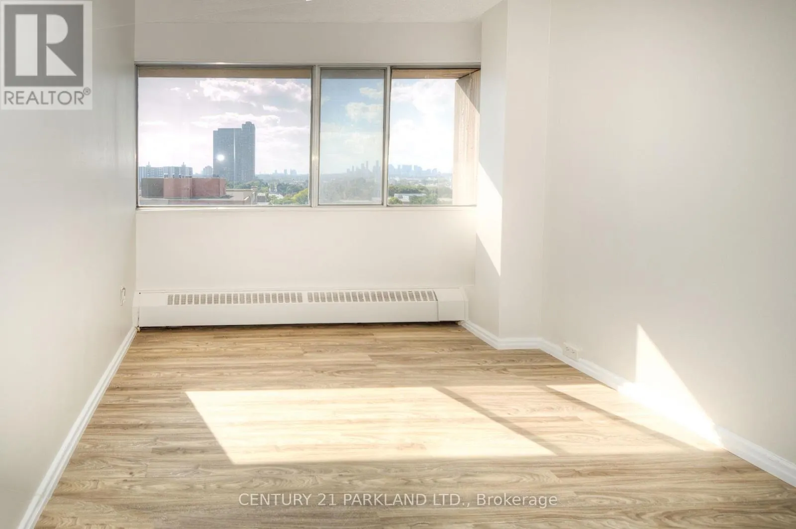 1409 - 10 SUNNY GLENWAY